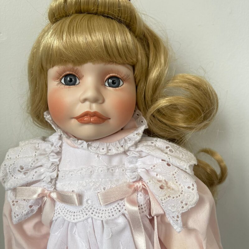 Heritage Mint Porcelain Doll — Autumn Outfit — Vintage — 16″