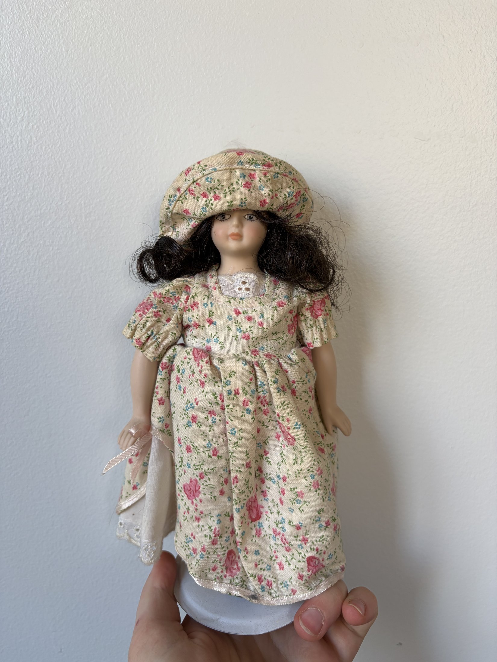 Vintage Porcelain Doll Collection - Set of 14 Multicultural Dolls - Image 6