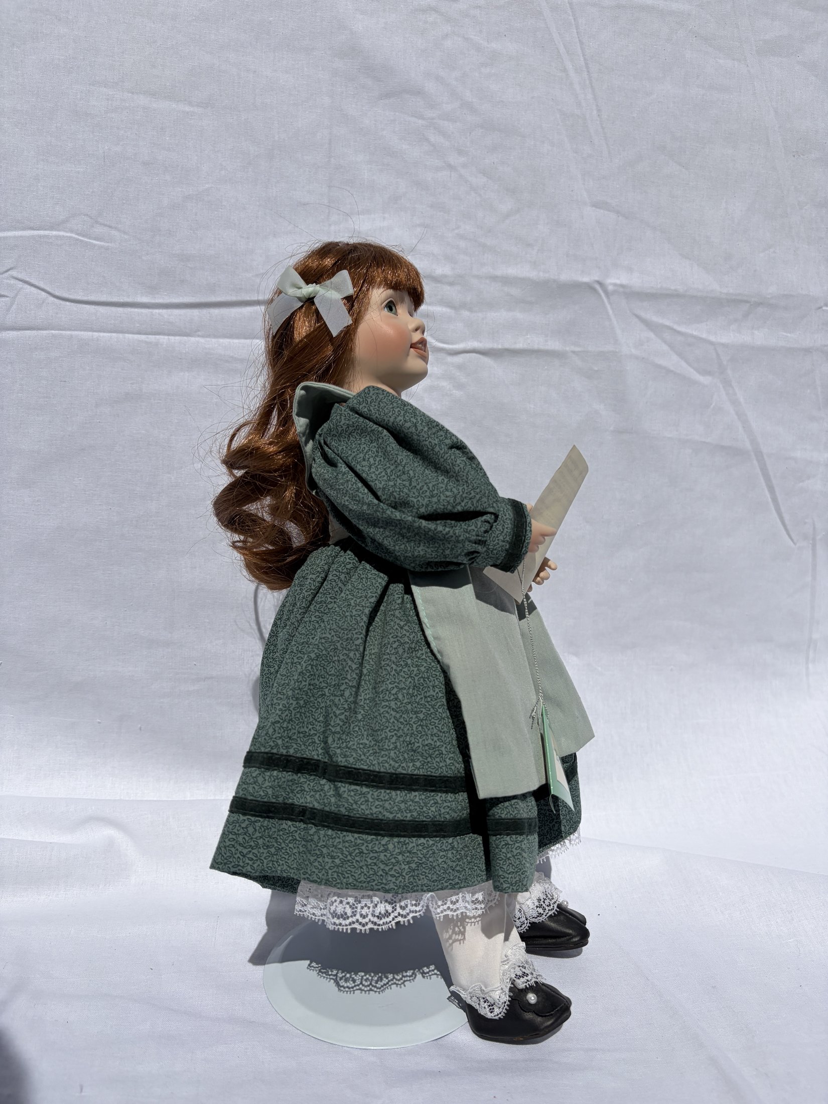 Wendy Lawton 'Beth' Porcelain Doll from Little Women Collection - Image 3
