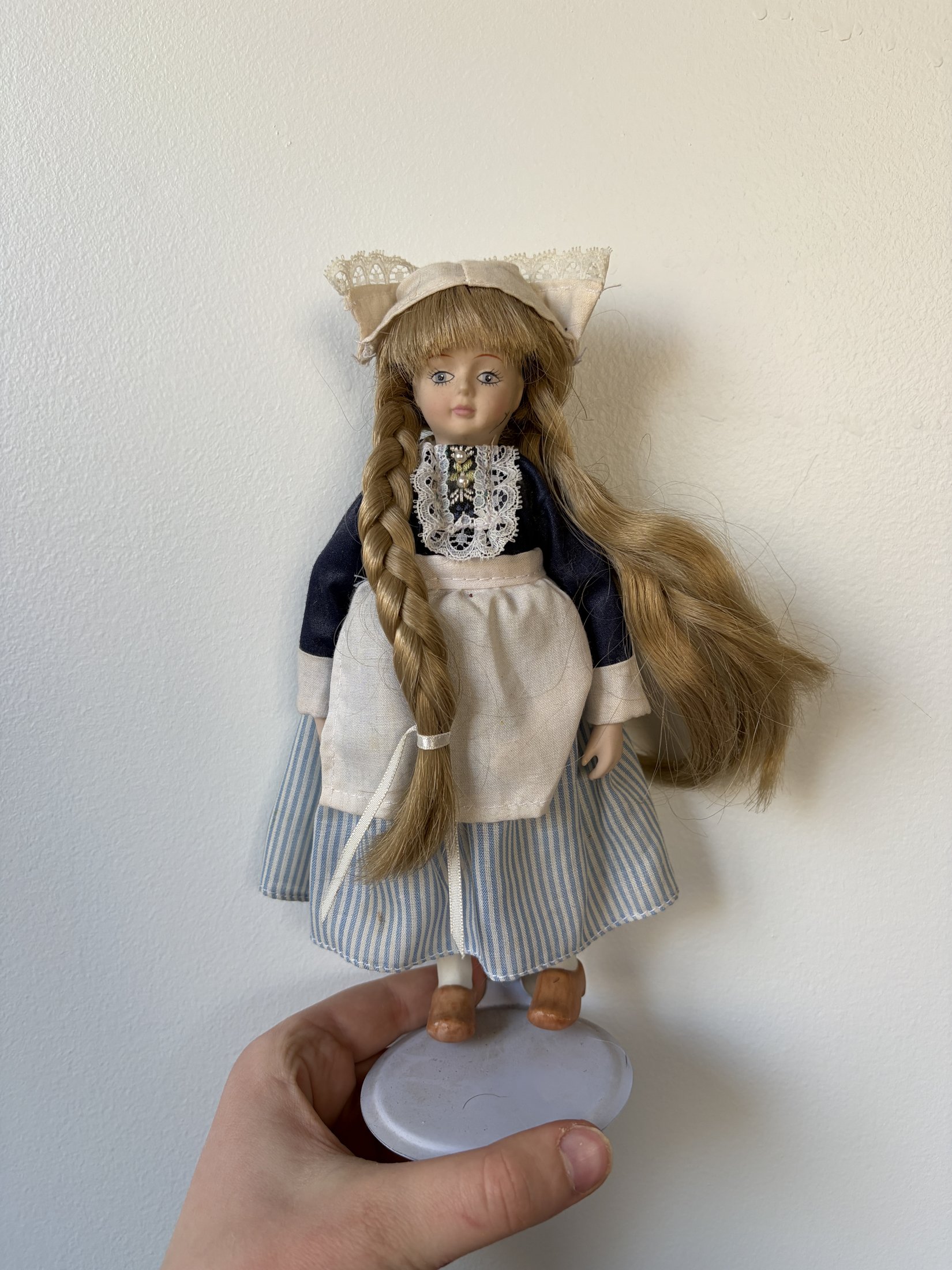 Vintage Porcelain Doll Collection - Set of 14 Multicultural Dolls - Image 4