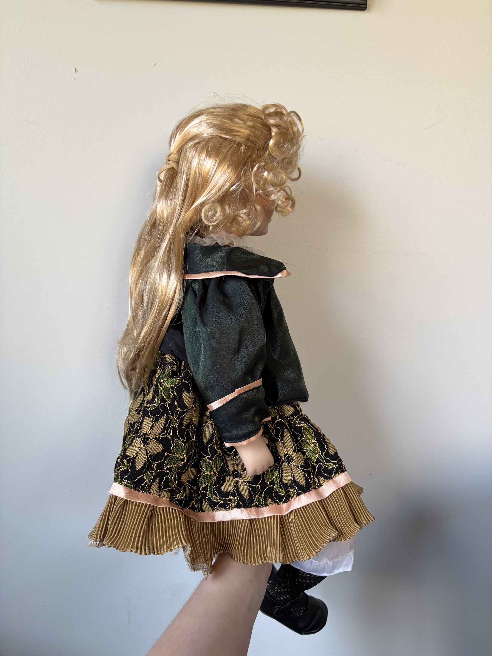 Lumi'n Art Porcelain Doll - Blonde Curls, Green Dress, 16 Inches - Image 3