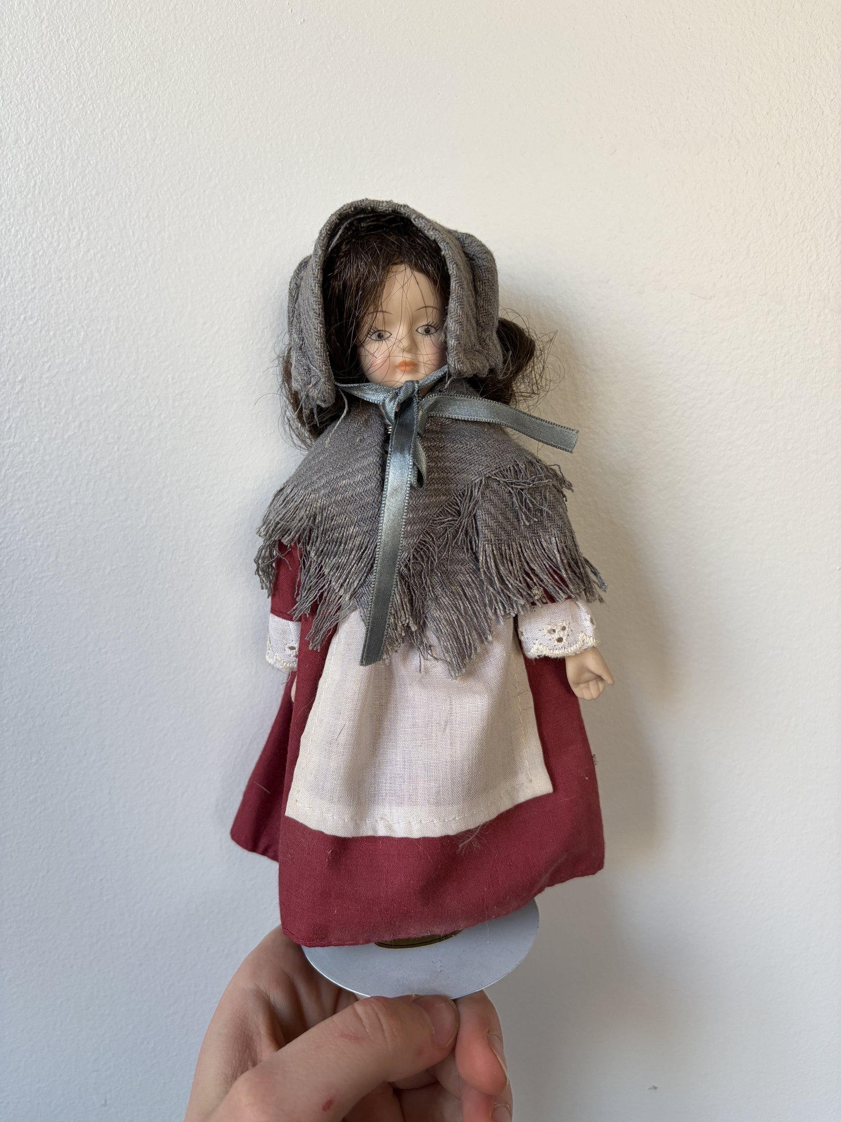 Vintage Porcelain Doll Collection - Set of 14 Multicultural Dolls - Image 5