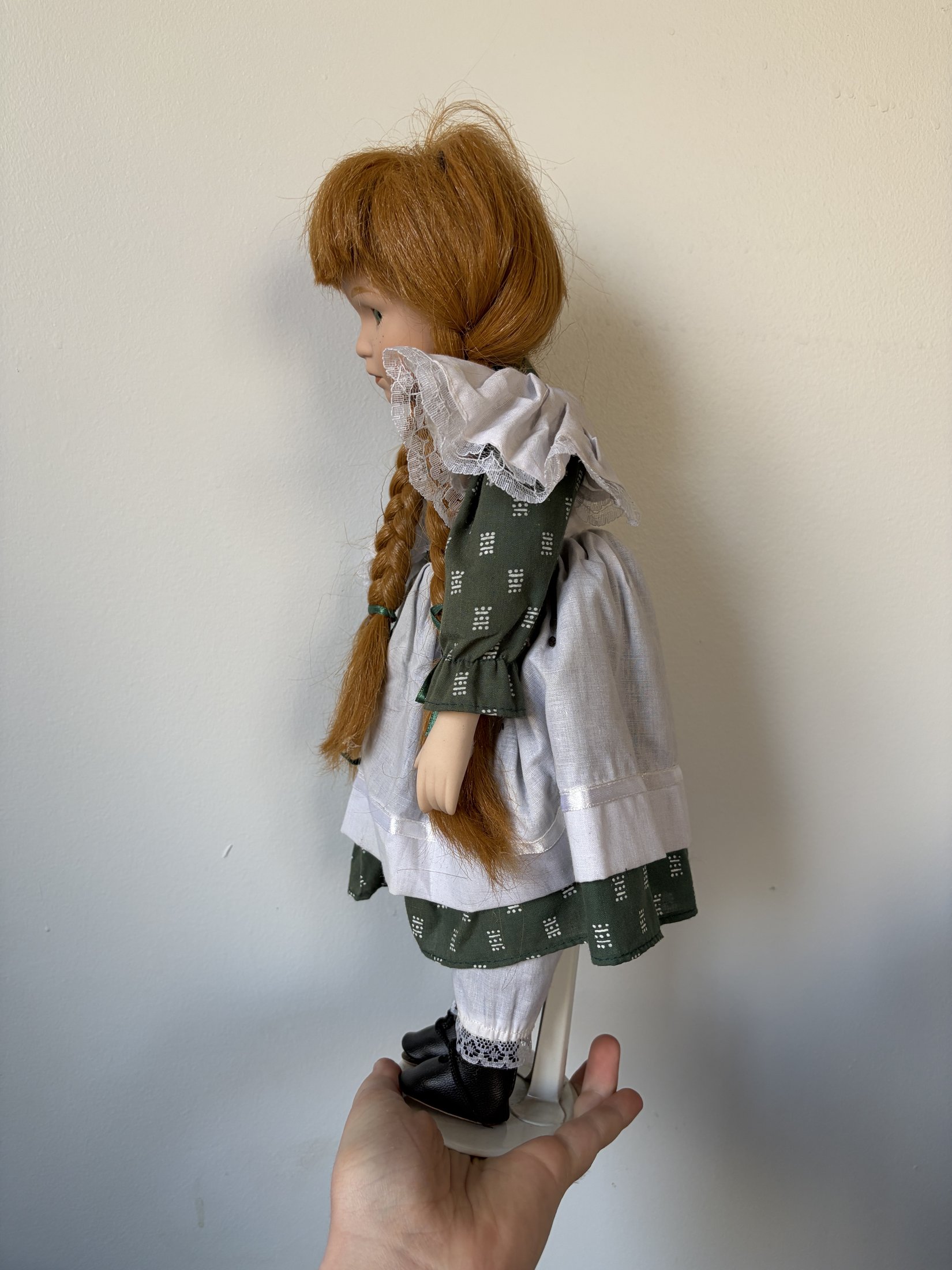 Anne of Green Gables Porcelain Doll with Red Hair and Braids - Image 5