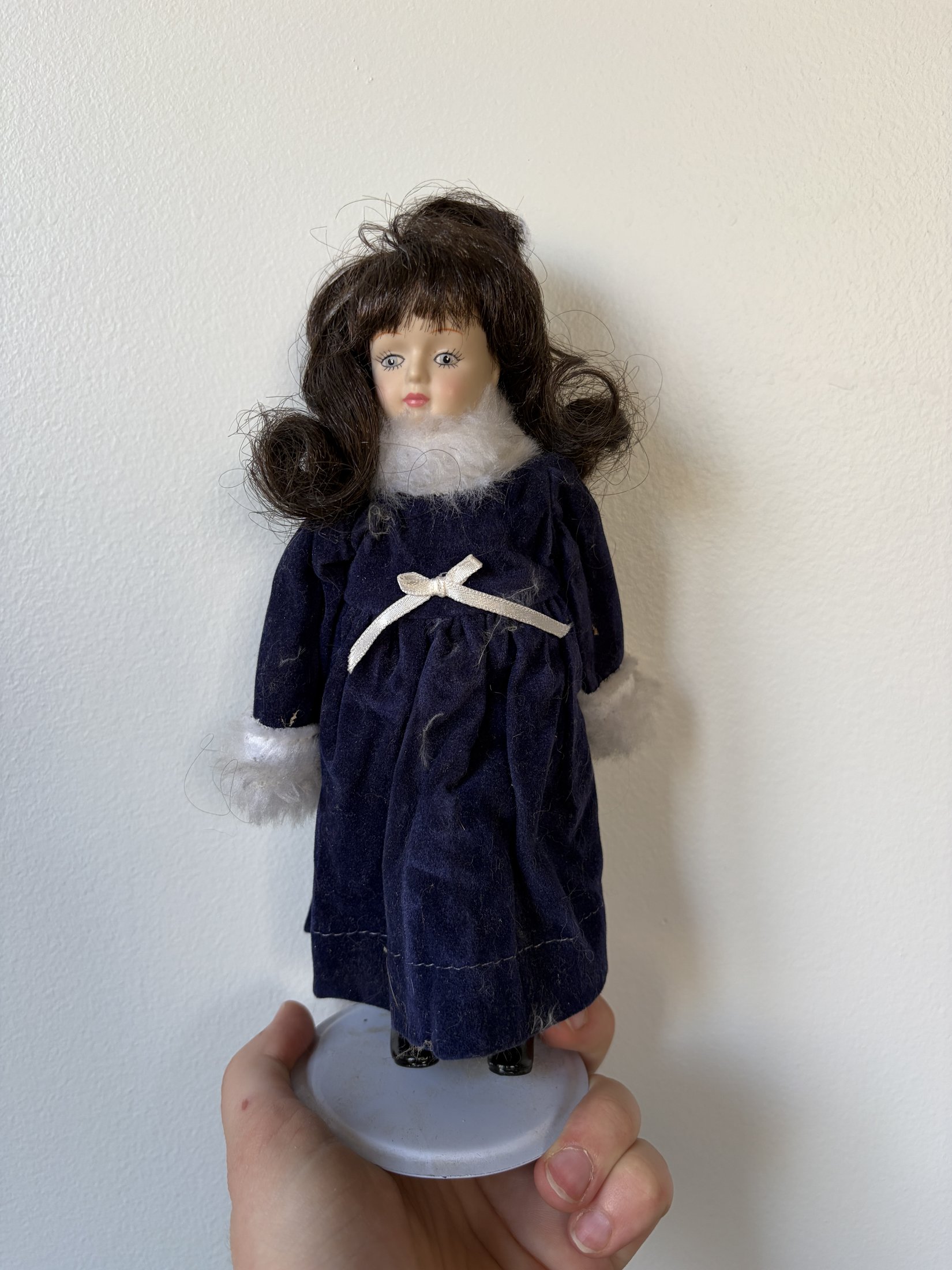 Vintage Porcelain Doll Collection - Set of 14 Multicultural Dolls - Image 3
