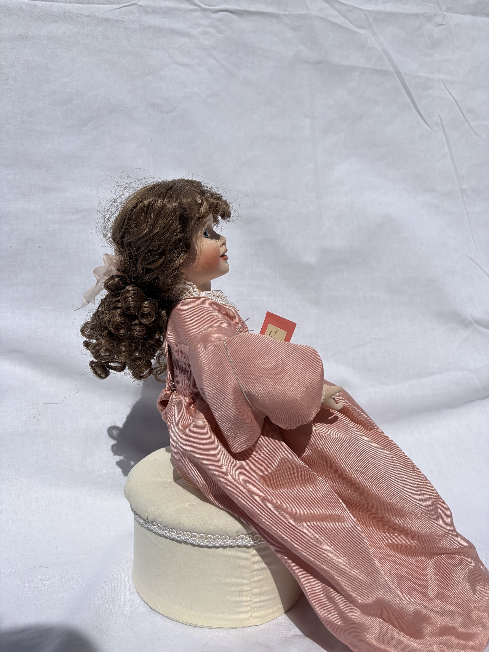 Ashton-Drake Galleries Porcelain Doll 'Meg' by Wendy Lawton - Image 3