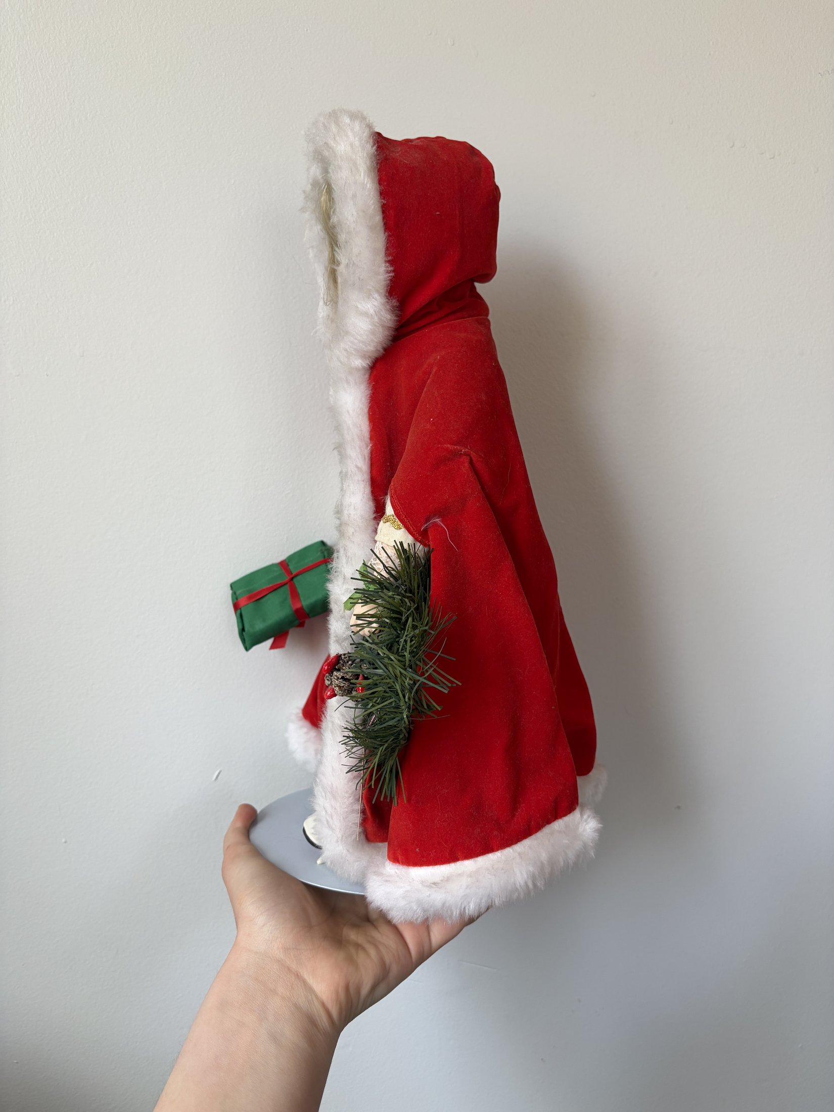 Brinn's Collectible Porcelain Doll Christmas Edition PGH. PA - Image 4