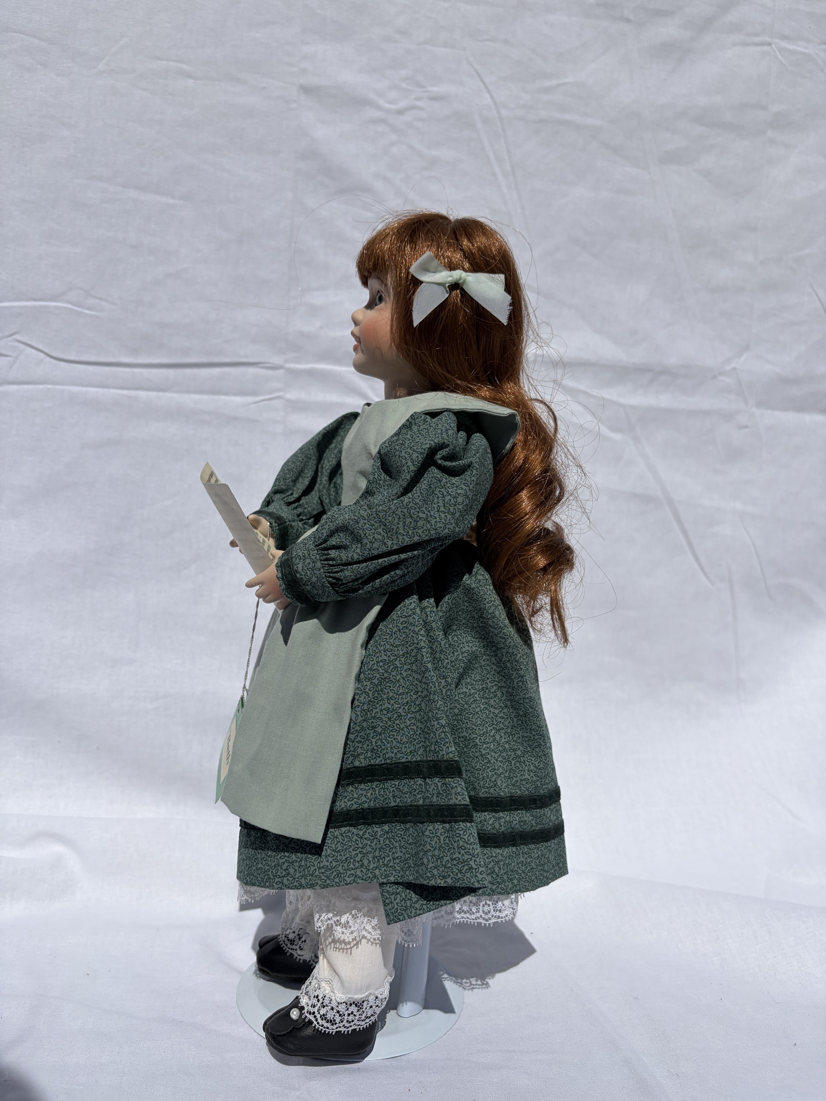 Wendy Lawton 'Beth' Porcelain Doll from Little Women Collection - Image 4