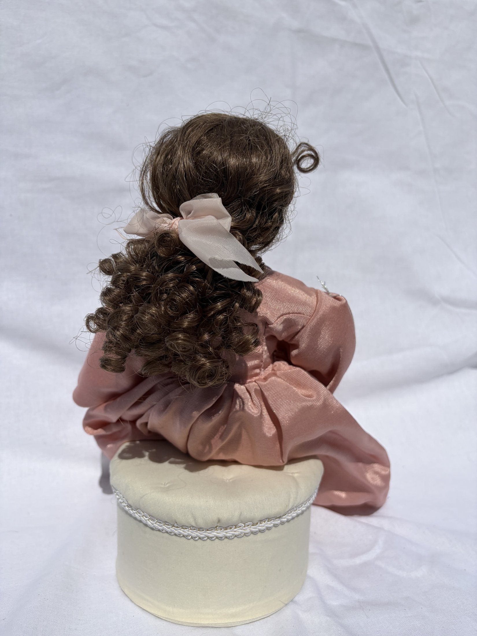 Ashton-Drake Galleries Porcelain Doll 'Meg' by Wendy Lawton - Image 5